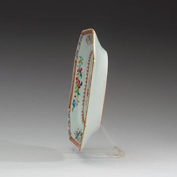 A 'Double peacock' serving dish, Qing dynasty, Qianlong (1735-95).