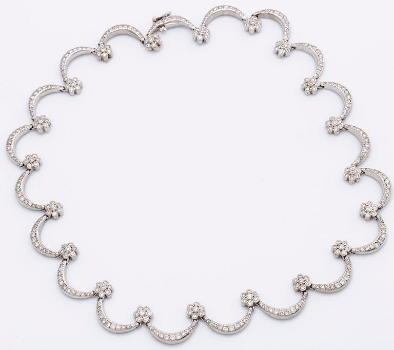 NECKLACE 18K whitegold w brilliant-cut diamonds approx 3,5 ct in total.