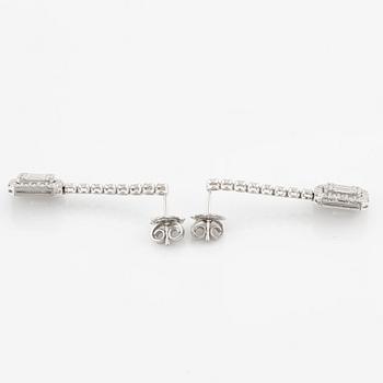 Earrings with baguette and brilliant cut diamonds.