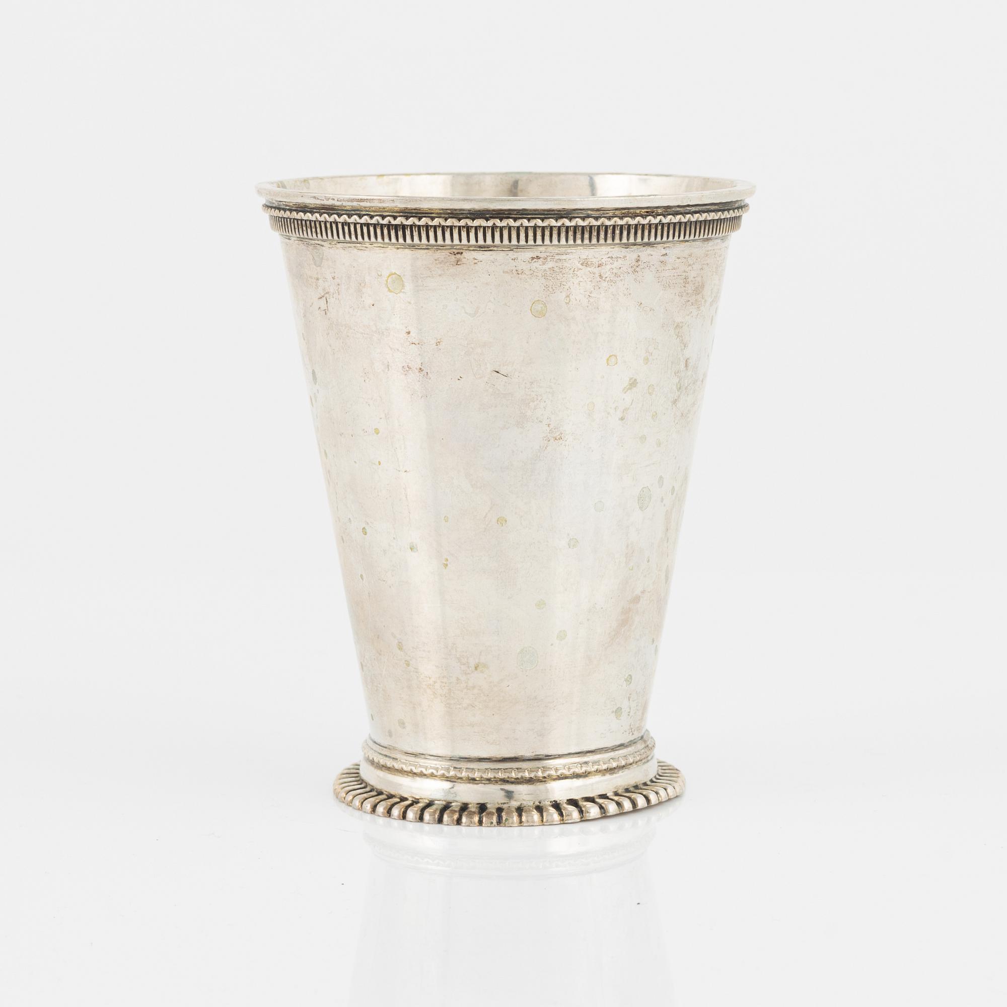 Bestick, brevkniv samt bägare, silver, bl a CG Hallberg Stockholm 1919 (24 delar).