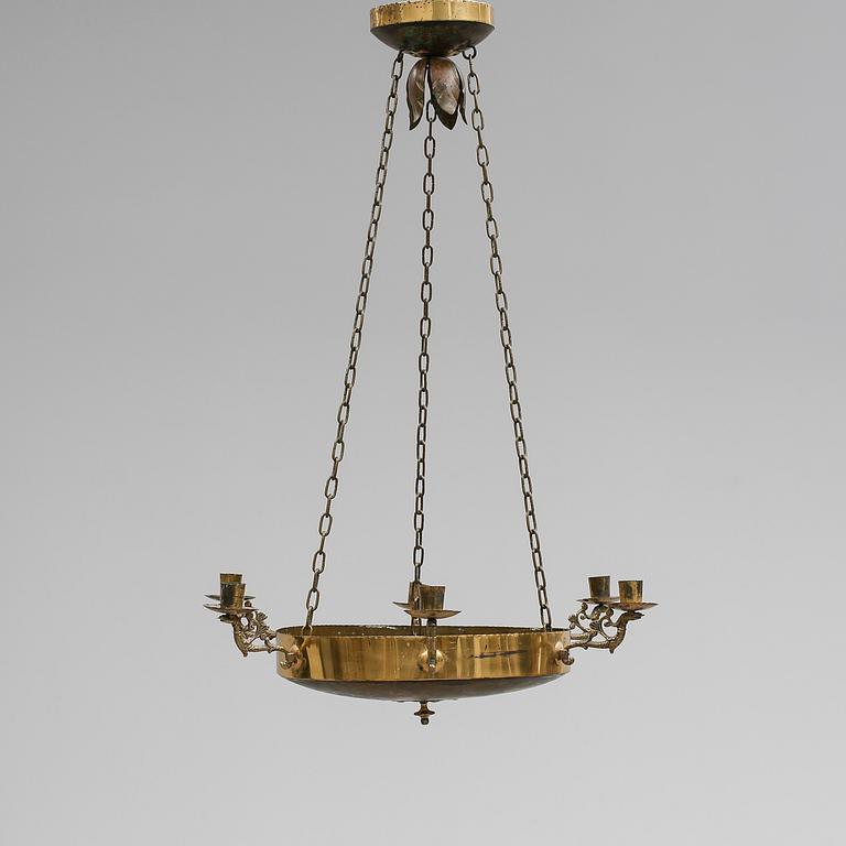 TAKAMPEL, empirestil, plåt och mässing, 1900-talets början. Höjd ca 72 cm.