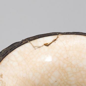 A Chinese ge glazed vase, early 20th century.
