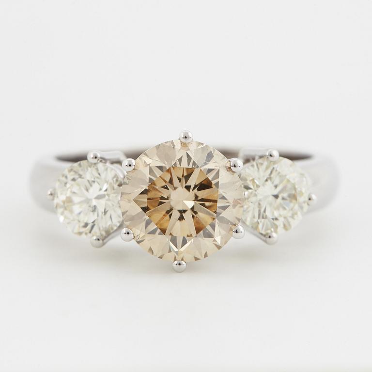 Fancy light yellowish brown round brilliant-cut diamond ring.