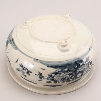 A blue and white censer, Qing dynasty, 18th Century.