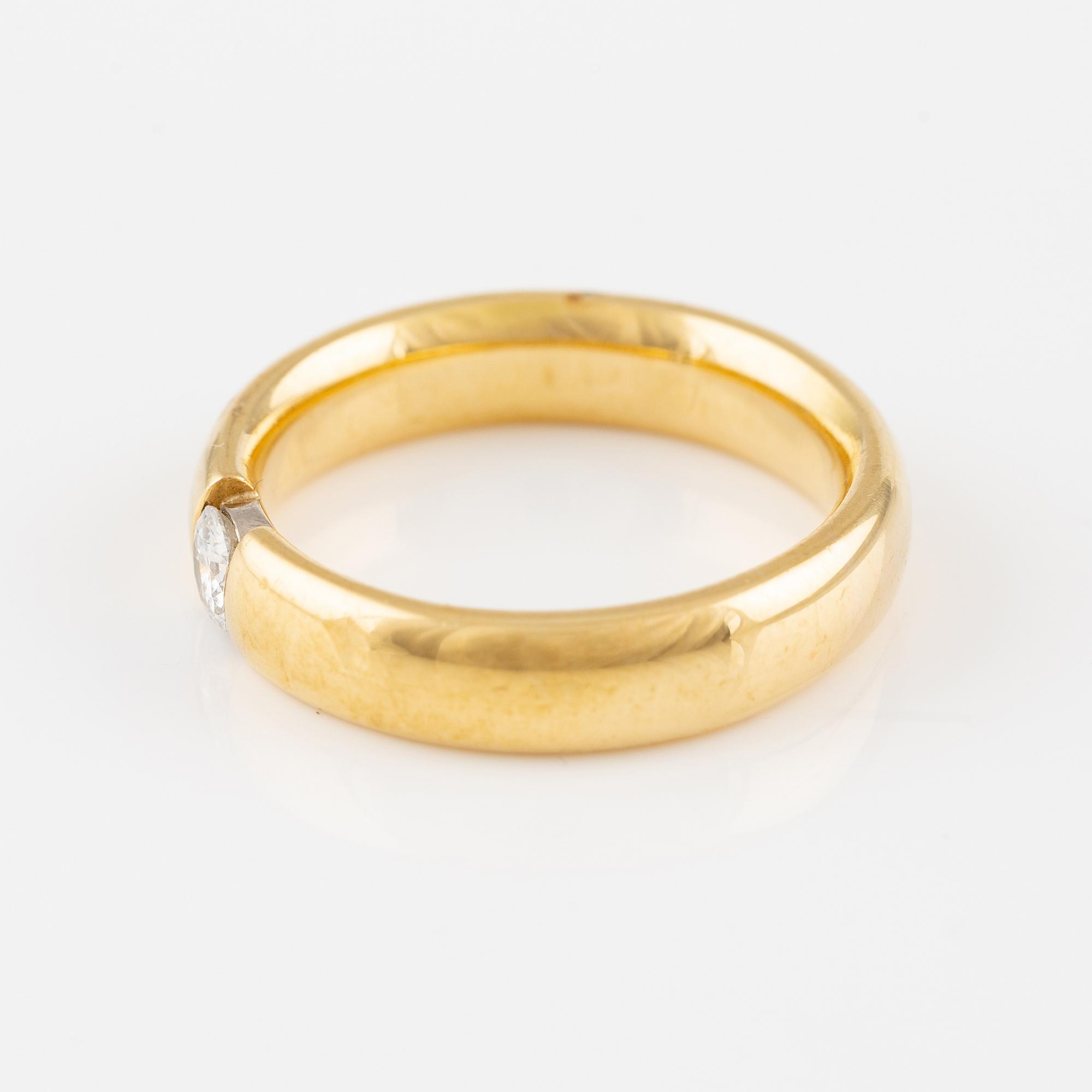 Ring 18K guld med en rund briljantslipad diamant.