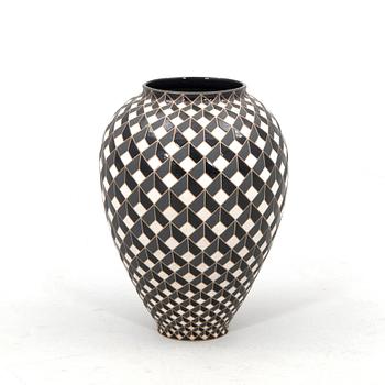 Bente Brosböl Hansen, golvurna signerad.