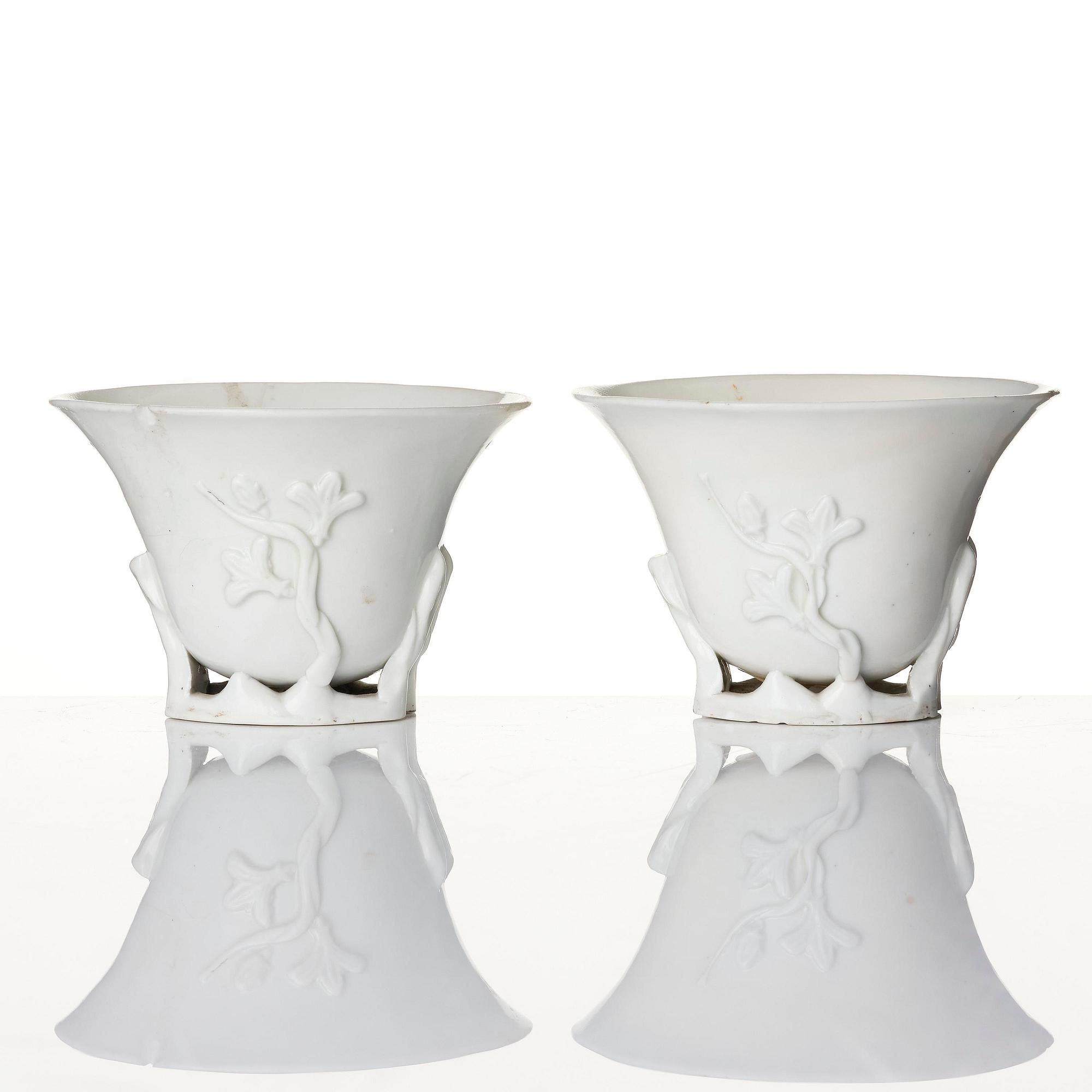 Vas, samt koppar, tre stycken, blanc de chine. Qingdynastin, 1700-tal.