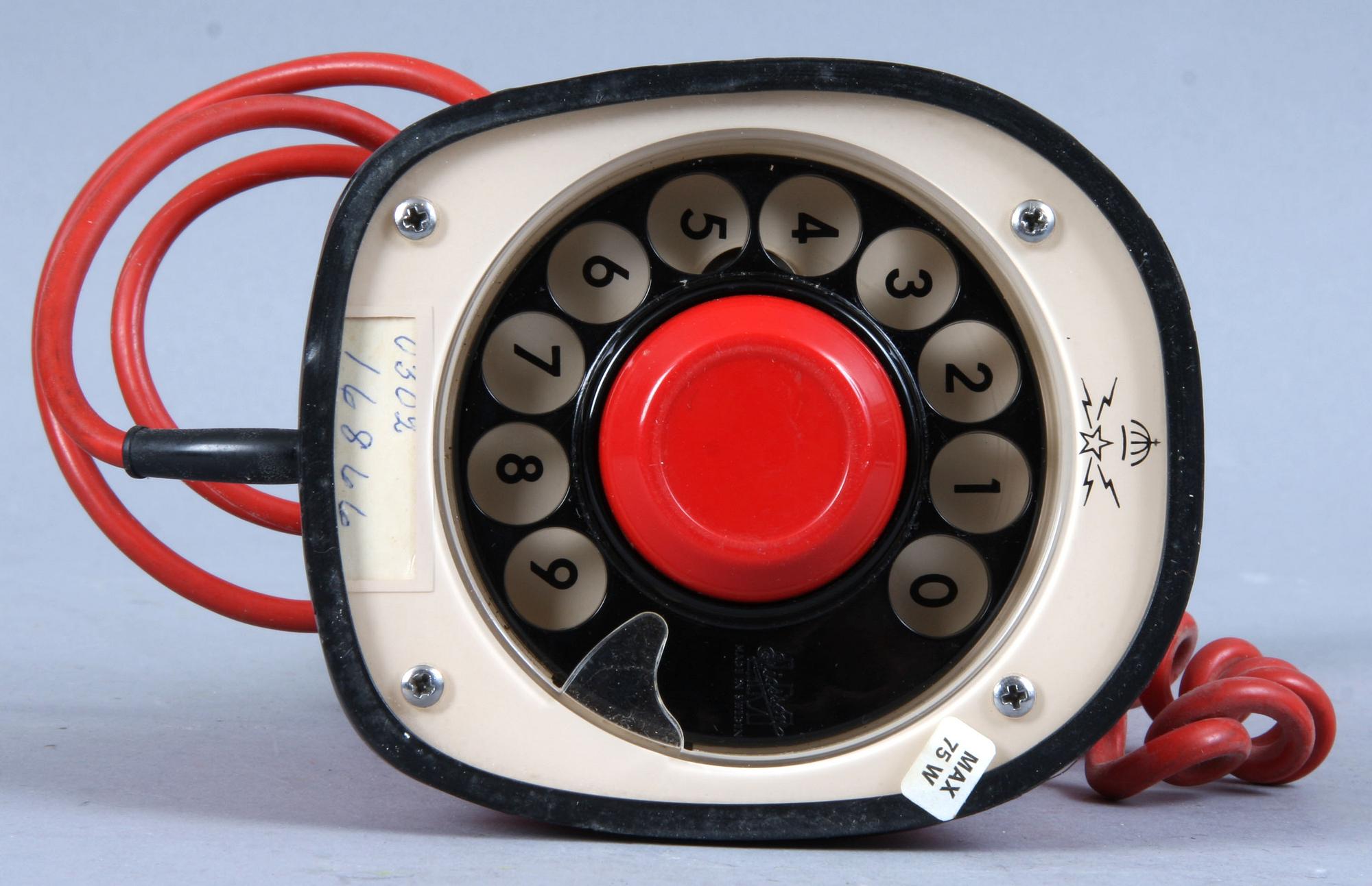 TELEFON, Ericofonen, s.k. Kobratelefon. Formgiven av Blomberg, Lysell och Thames. 1953-1954.