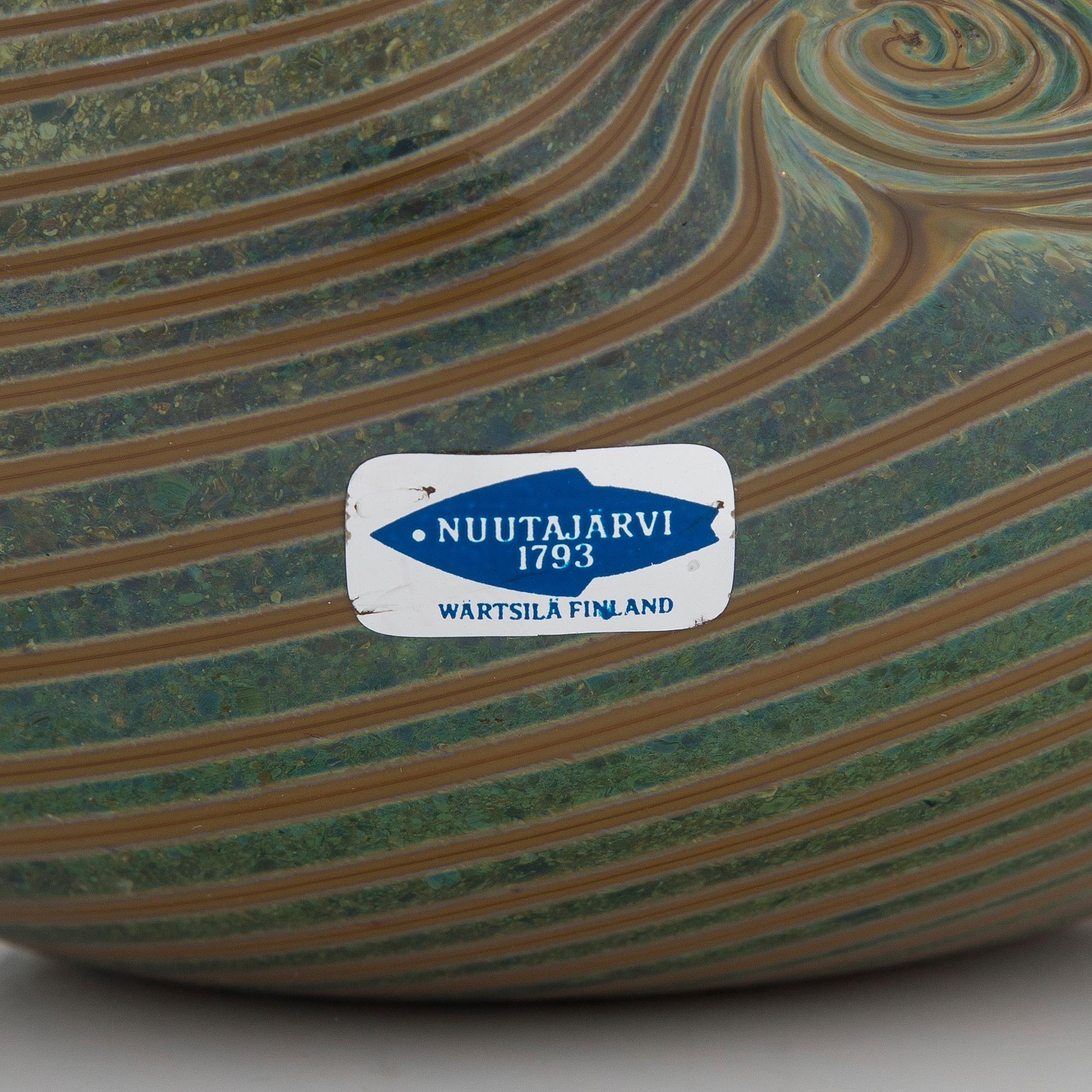 Oiva Toikka, a glass bird signed O. Toikka Nuutajärvi.