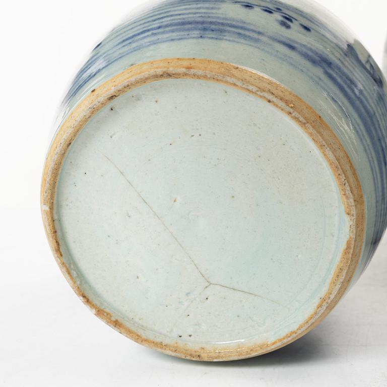 Bojan och lampa, porslin. Qingdynastin, 1800-tal.