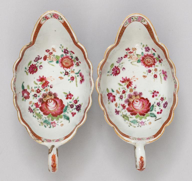 A pair of famille rose sauce boats, Qing dynasty, Qianlong (1736-95).