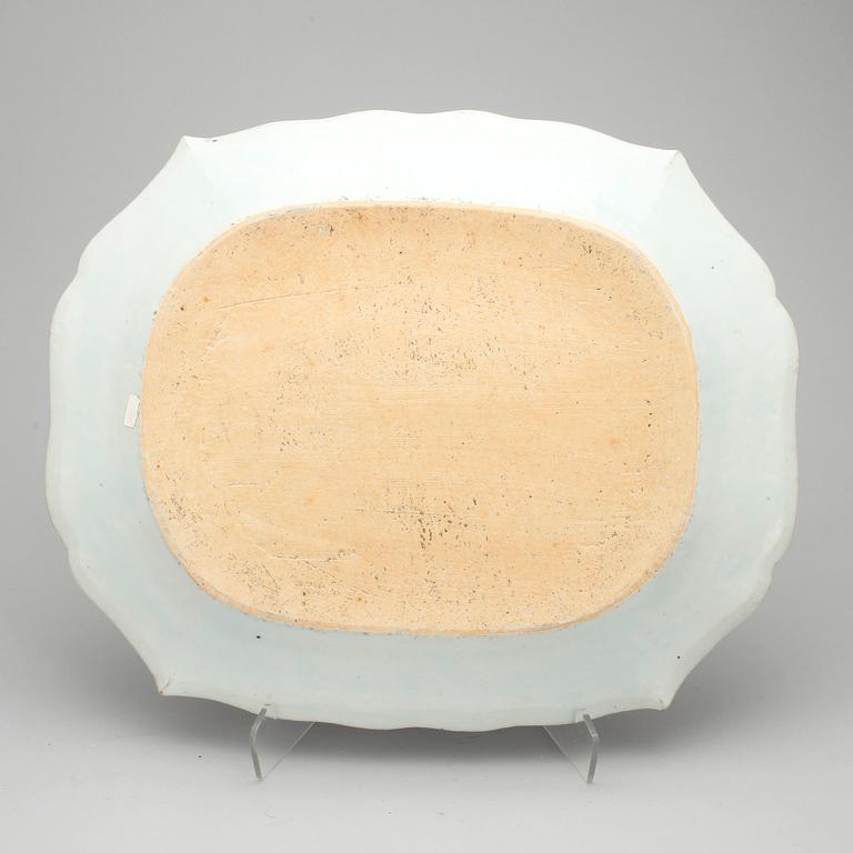 STEKFAT,  2 st, porslin, Kina, Qingdynastin, Qinalong, 1700-tal.