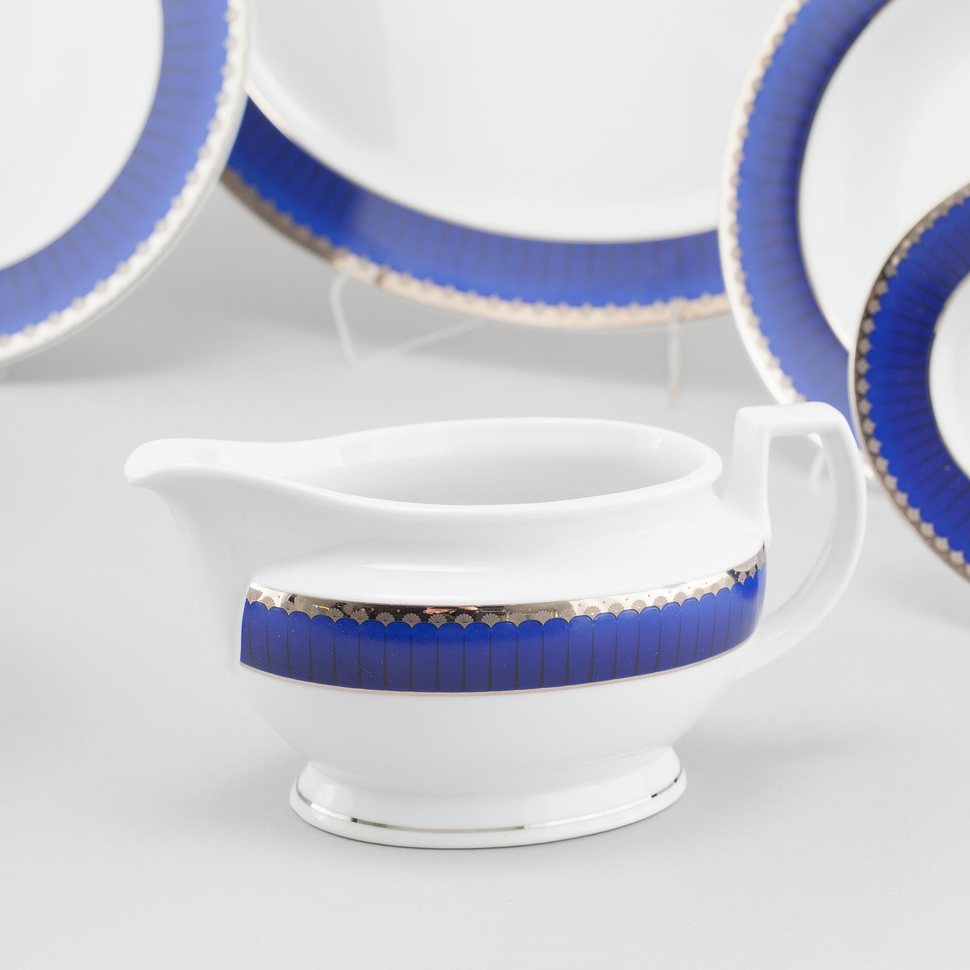 41 pieces of porcelain tableware, model "Christineholm" or "Marianne Royal Blue", 21th century.