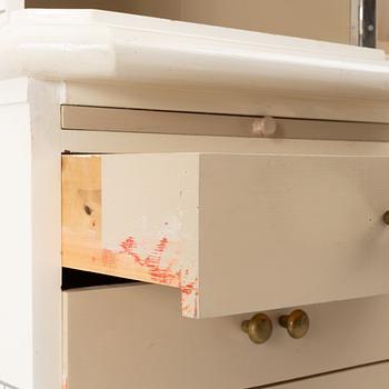 Kakelugnsskåp, omkring 2000.