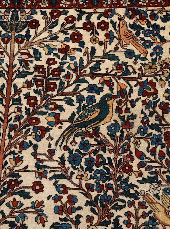 CARPET. Semi-antique Esfahan possibly. 278,5 x 203 cm.