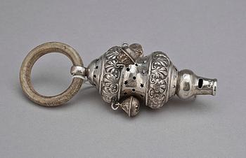 SKALLRA, silver, ring av ben, Crisford & Norris, Birmingham, England 1909. Totalvikt 30 g.