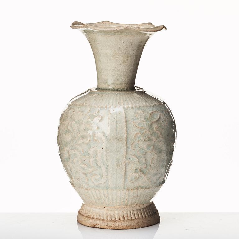 Vas, qinbaiporslin. Yuandynastin (1260-1368).