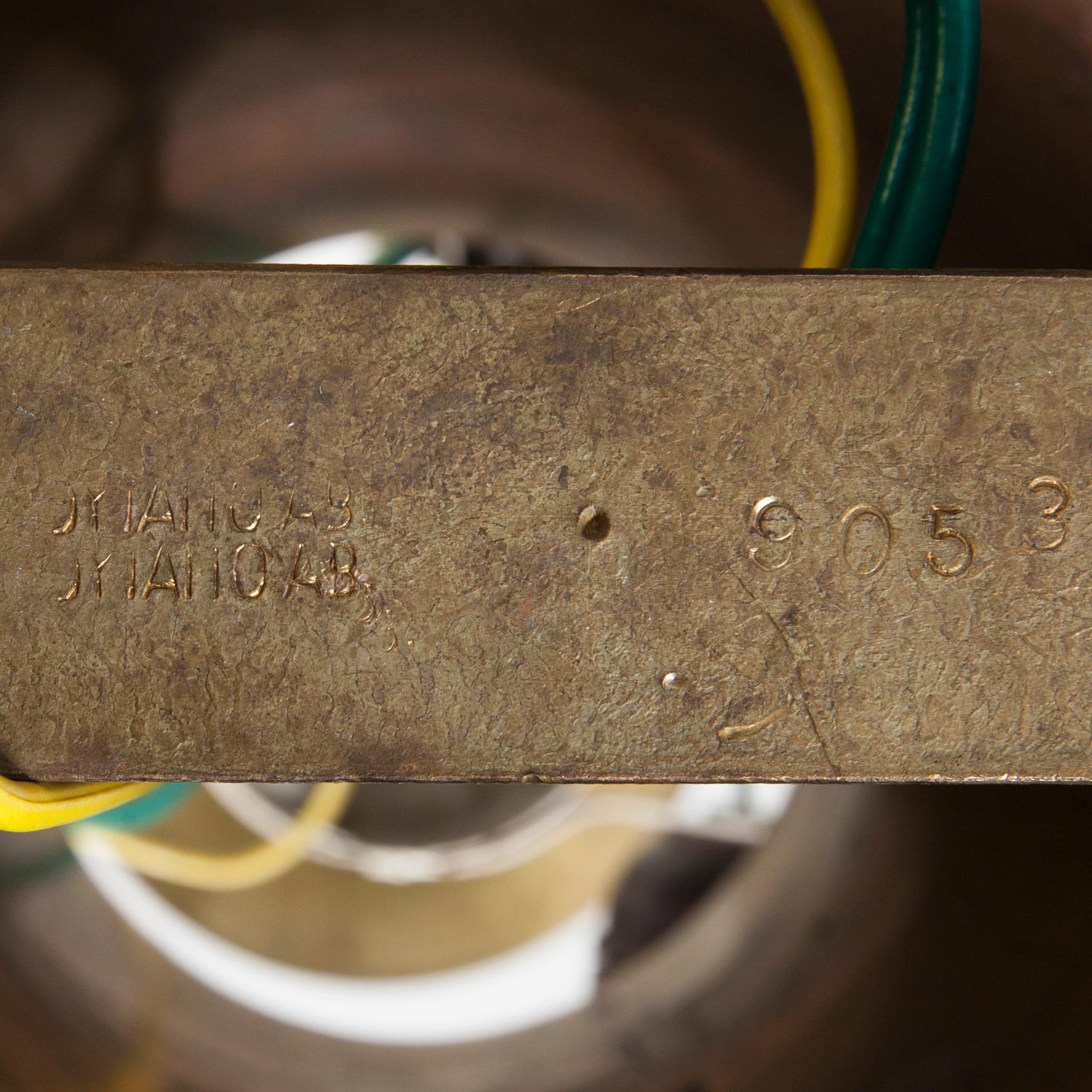 KATTOVALAISIN, malli 9053, design Paavo Tynell, Taito 1900-luvun puoliväli.