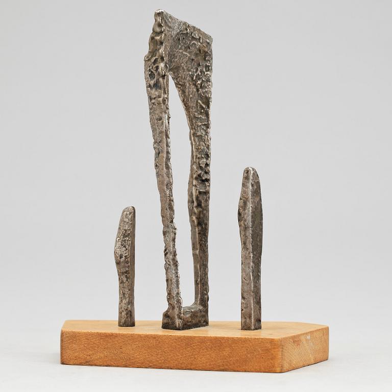 ARNE JONES, skulptur, metall. Sign o numr 6/6.