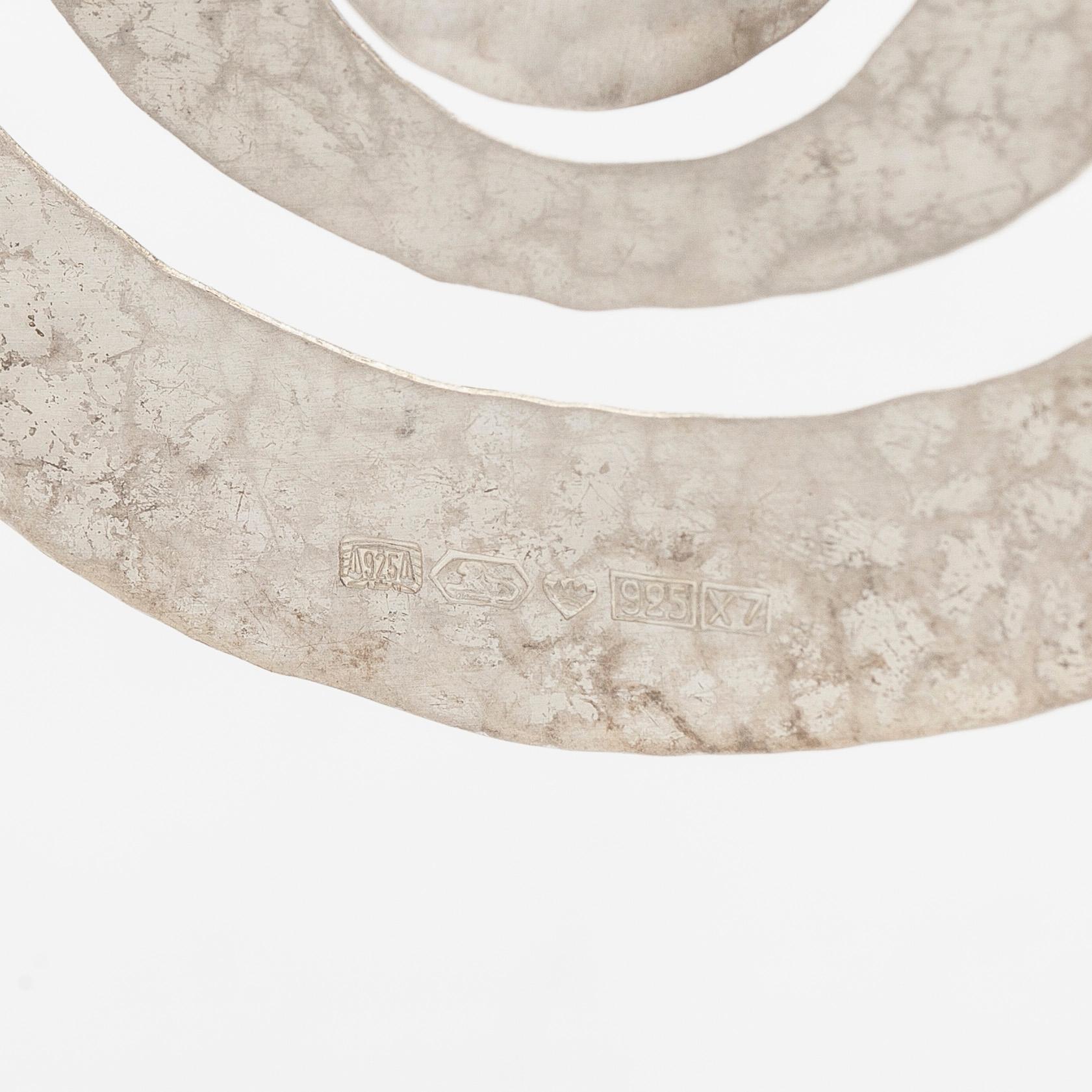 Tapio Wirkkala, kaulakoru, "Omena", hopeaa, Kultakeskus 1975.