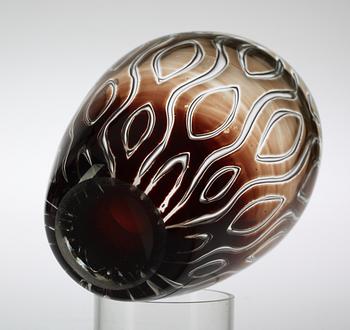 An Edvin Öhrström 'ariel' glass vase, Orrefors 1950's.