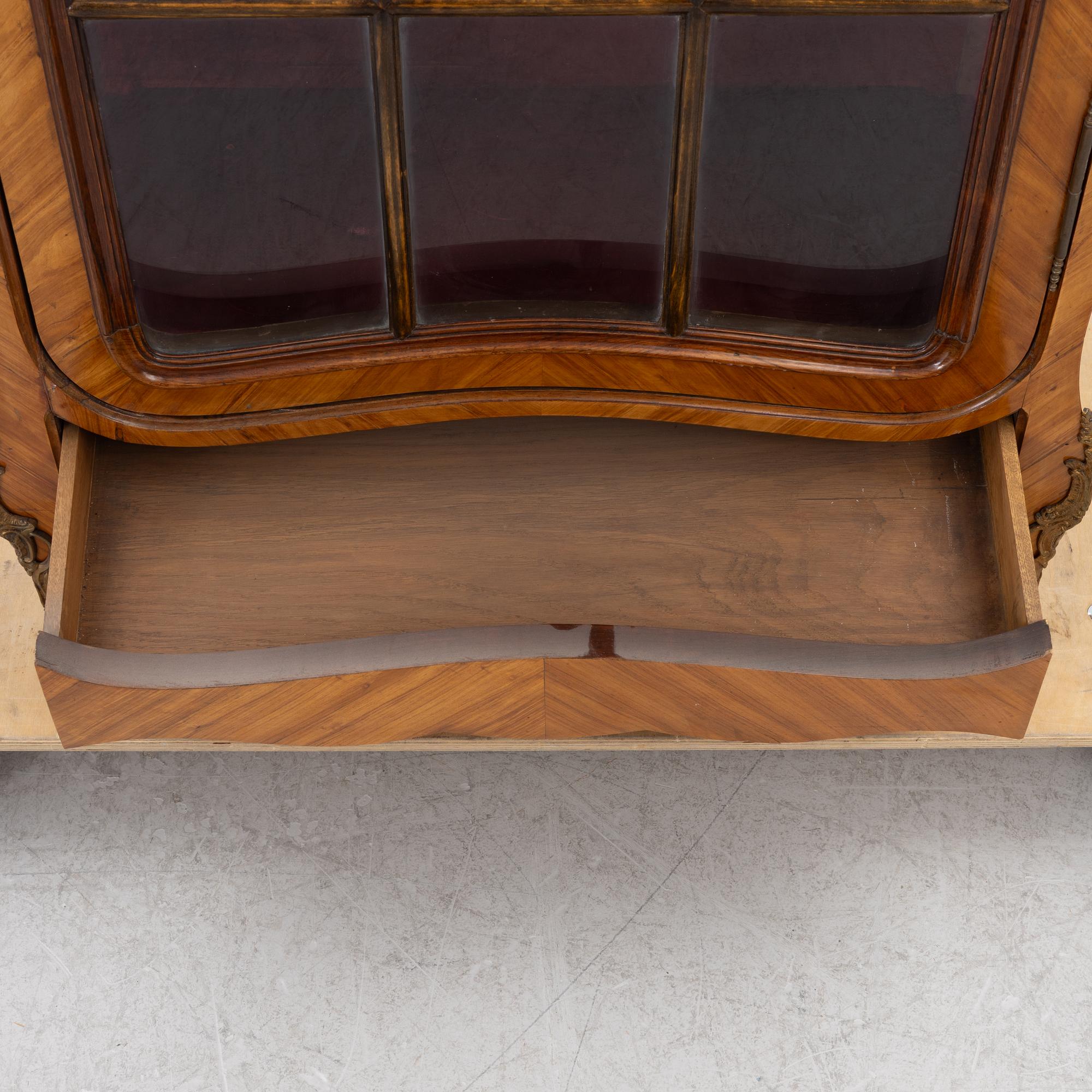 Display cabinet, second half of the 19th century.