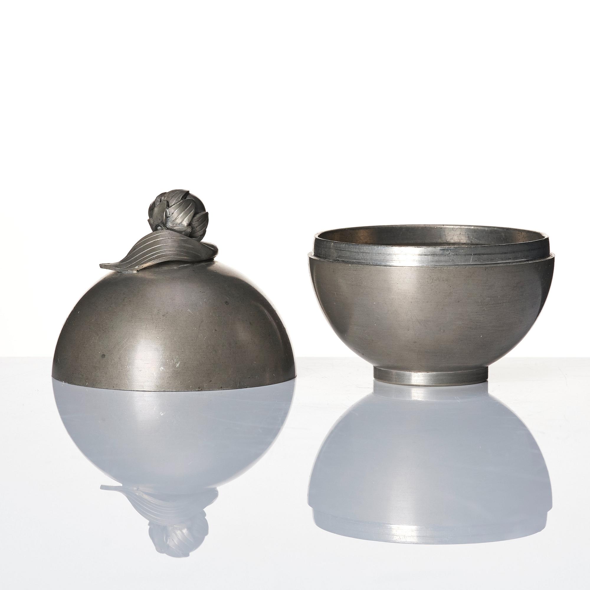 Firma Svenskt Tenn, a pewter bonbonniere model "999", Stockholm 1930.