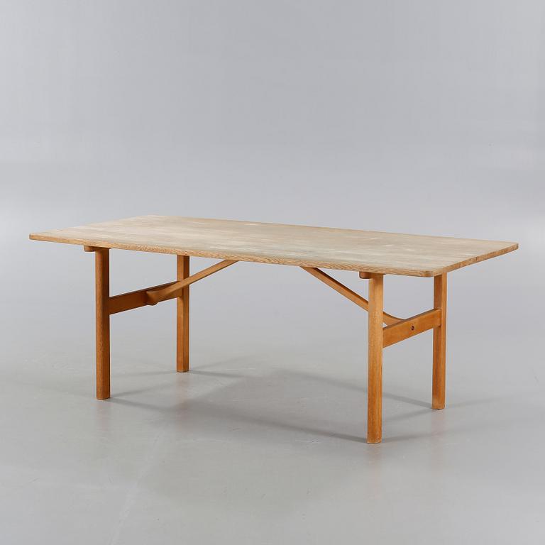 A dining table, model 6284  by Børge Mogensen for Fredericia Stolefabrik 1958.