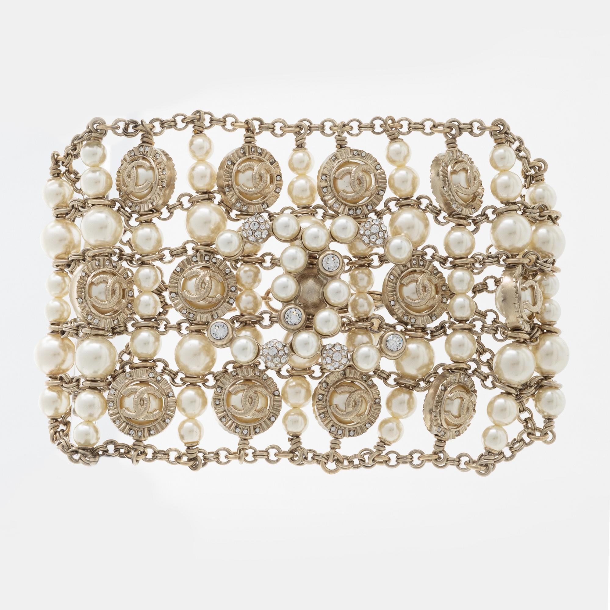 Chanel, A pearl and strass CC bracelet, 2020.