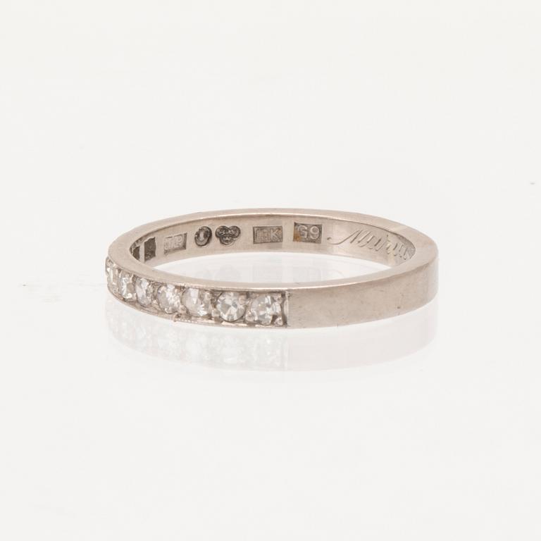 An 18K white gold half-eternity ring set with round single-cut diamonds, Stockholm 1957.