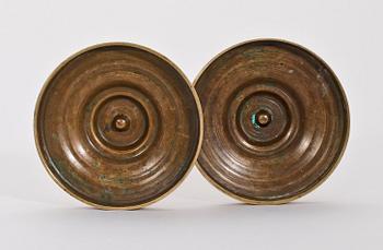 LJUSSTAKAR, ett par, empire, brons, 1800-talets första hälft.