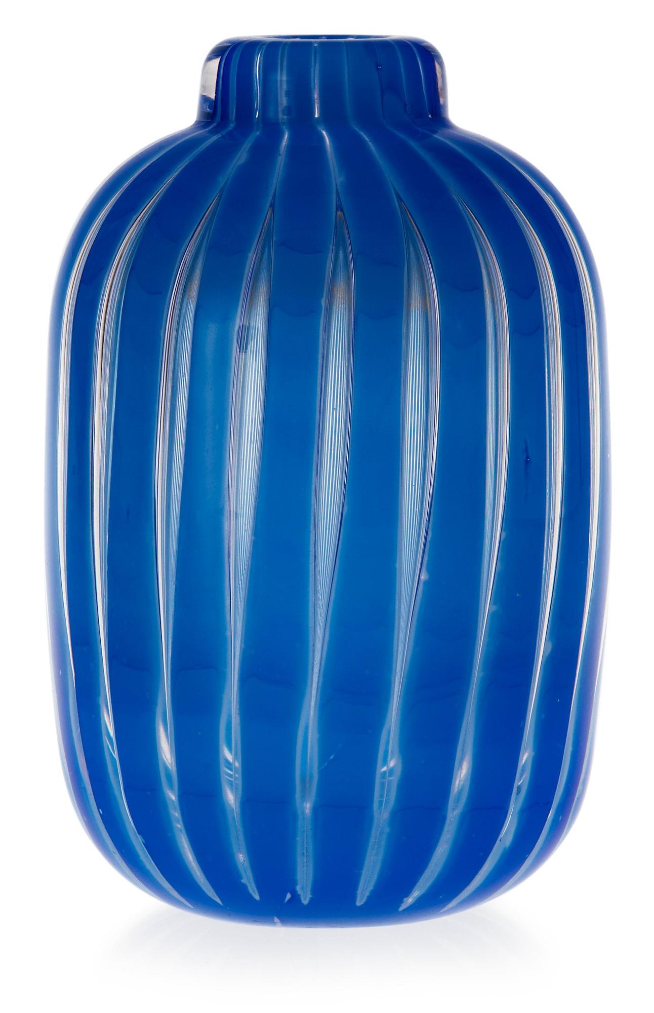 An Edvin Öhrström 'Ariel' glass vase, Orrefors 1950.
