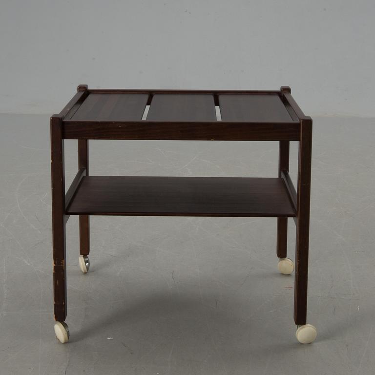 SERVERINGSBORD, Swedese Yngve Ekström.