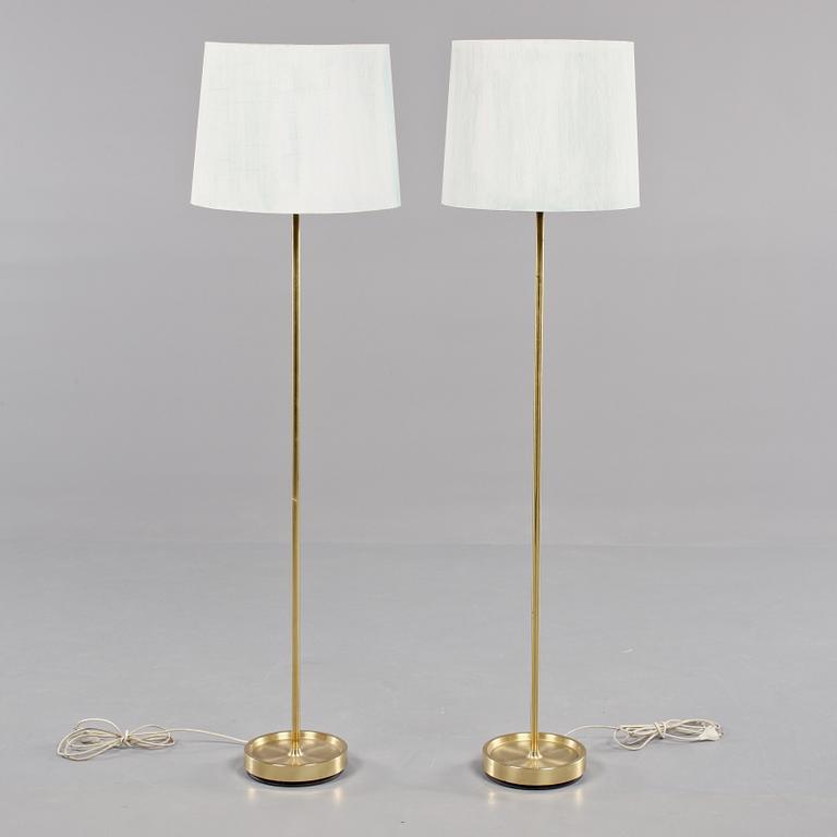 GOLVLAMPOR, ett par, 1900-talets andra hälft.