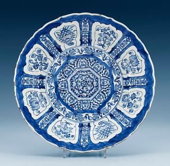 1517. A blue and white charger, Qing dynasty, Kangxi (1662-1722).
