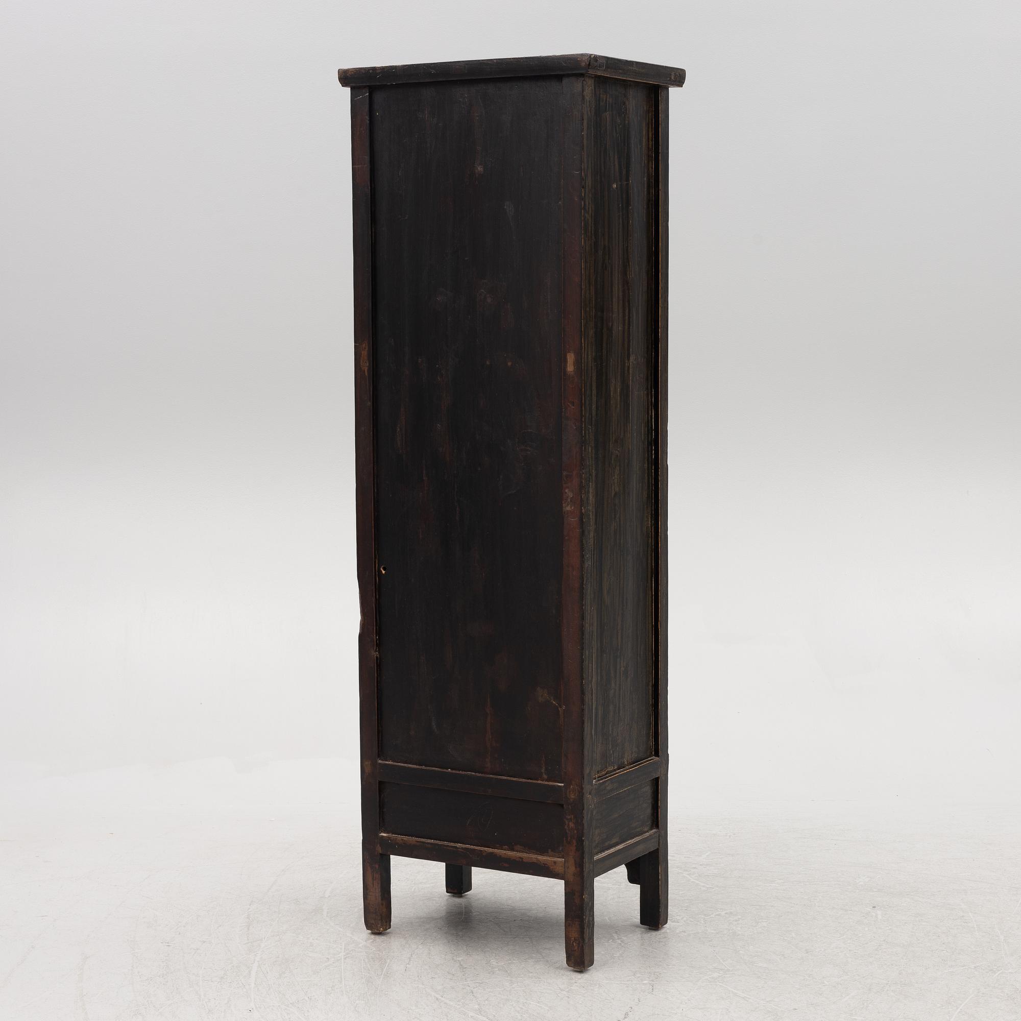 A Chinese cabinet, 20th century.