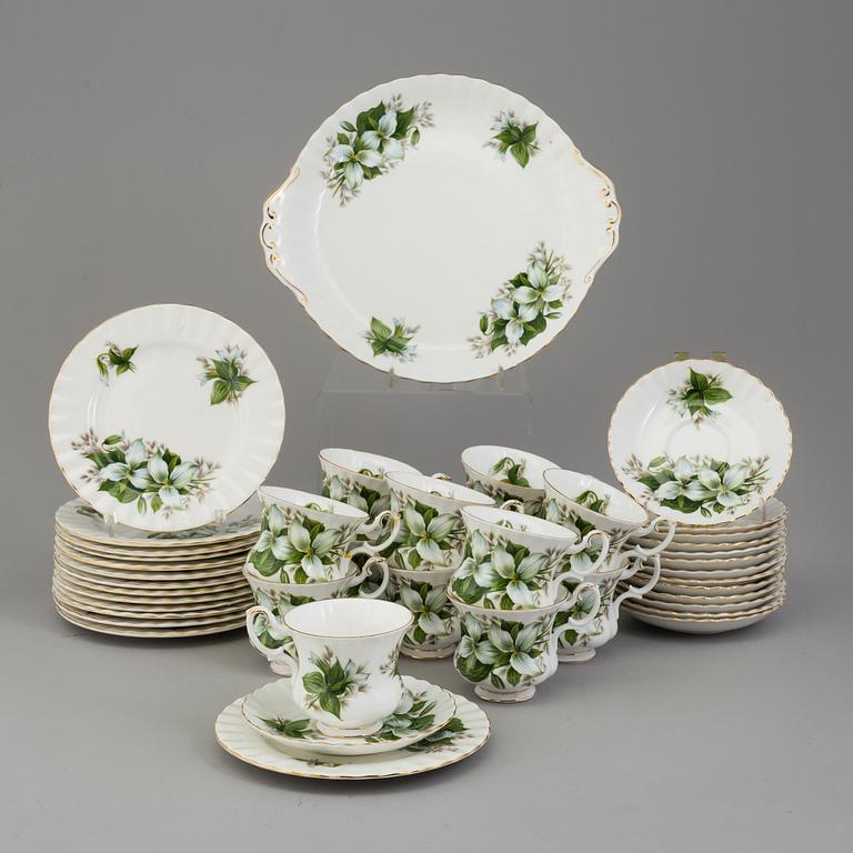 KAFFESERVIS, 29 delar, benporslin, "Trillium", Royal Albert, England, 1900-talets mitt.