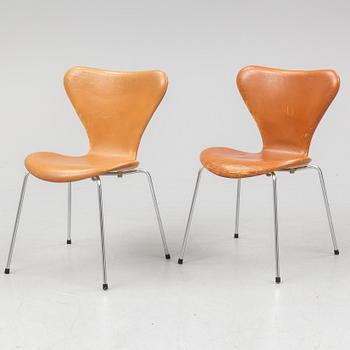 ARNE JACOBSEN, STOLAR, 2 st, "Sjuan", Fritz Hansen, 1988/1992.