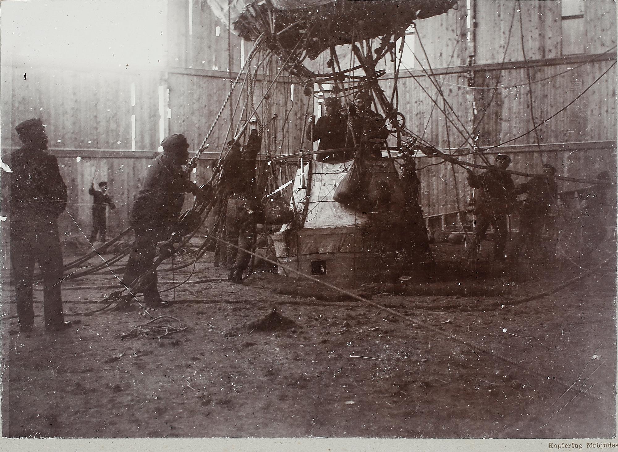 G & H HASSELBLAD, 4 st fotografier från Andrées polarexpedition 1897.