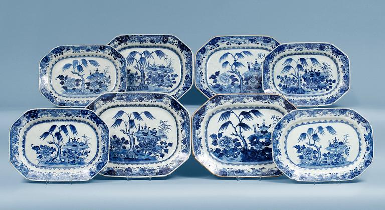 A set of eight blue and white serving dishes, Qing dynasty, Qianlong (1736-95). (8).