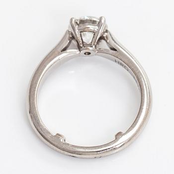 Sormus, briljanttihioitettu timantti 1,01 ct, platinaa.