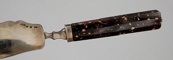 TÅRTKNIV samt TÅRTSPADE, silver och porfyr, bland annat  Pehr Fredrik Palmgren, Stockholm, 1858.