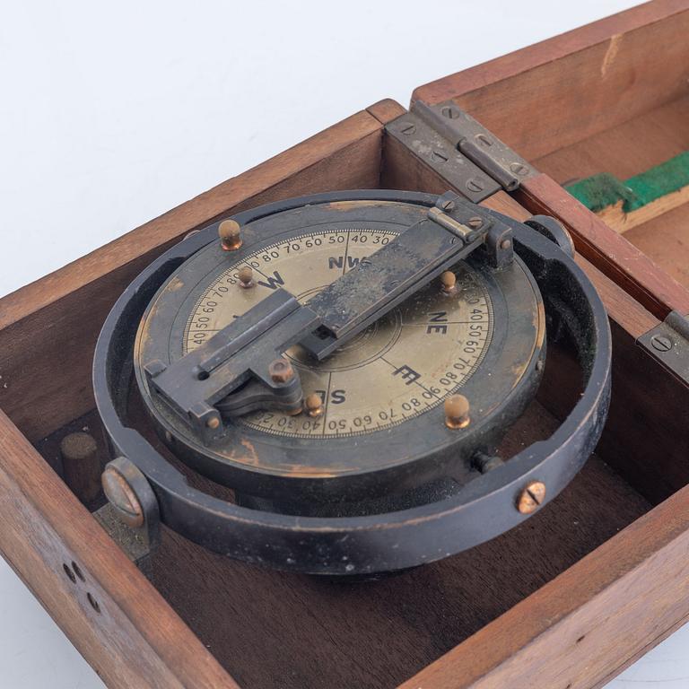 A compass, first half of the 20th Century.