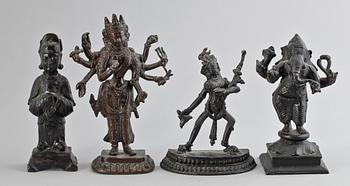 FIGURINER, 4 st, mässing resp järn, Indien. 1900-talets andra hälft.
