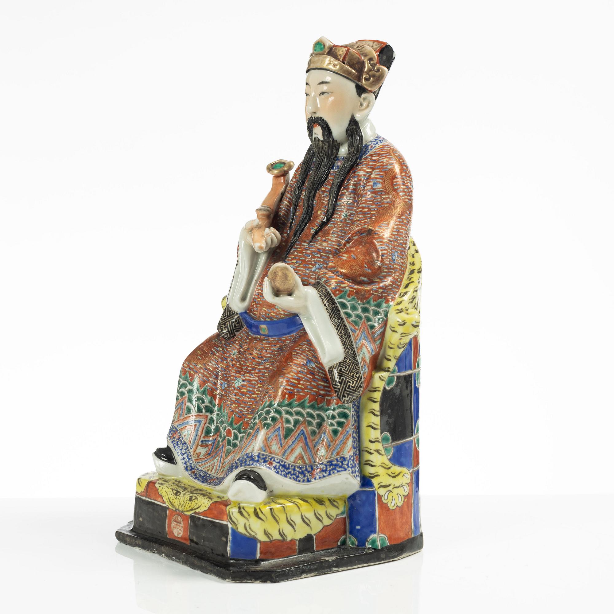 A Chinese porcelain figure, late Qing dynasty / around 1900.
