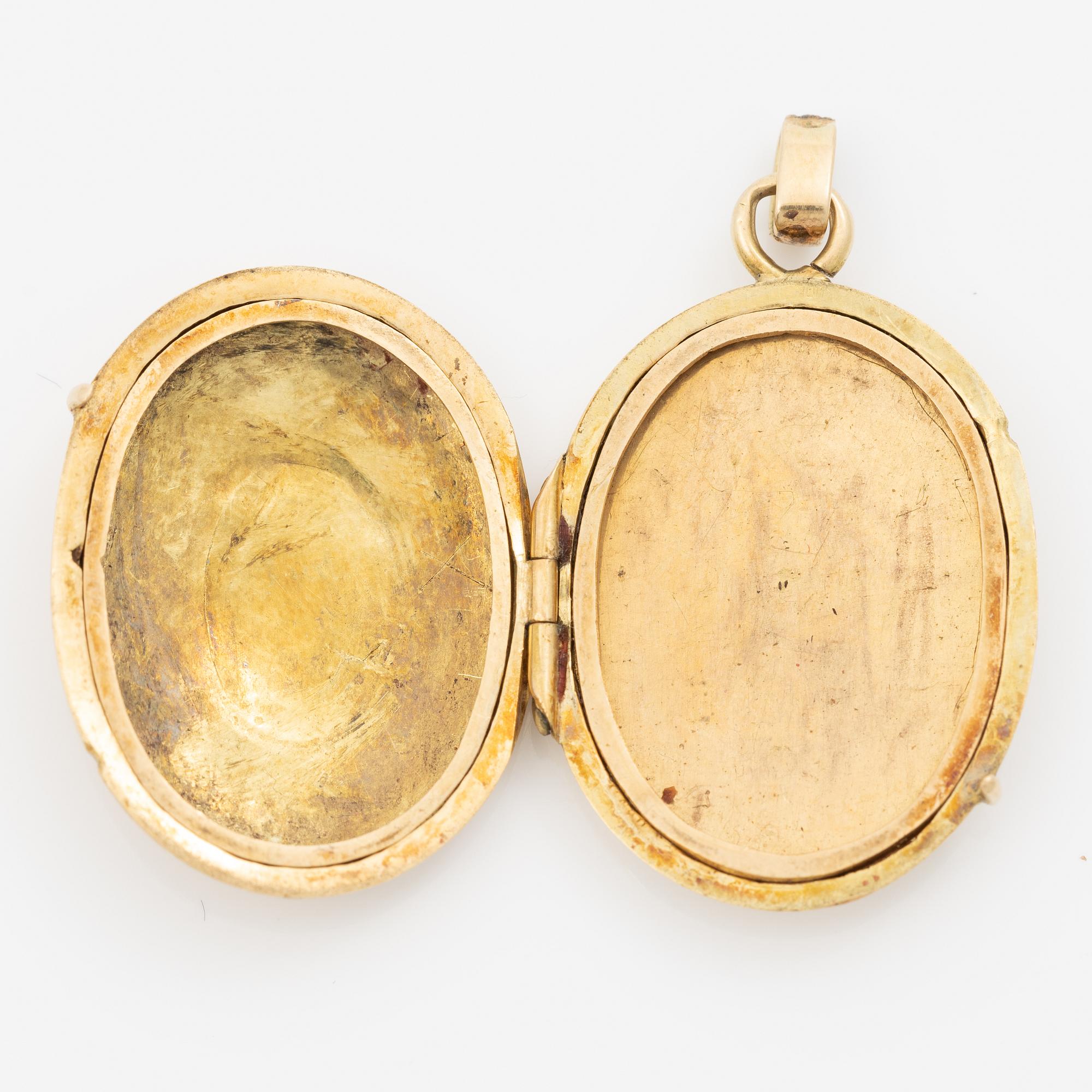 Pendant, locket, 18K gold.