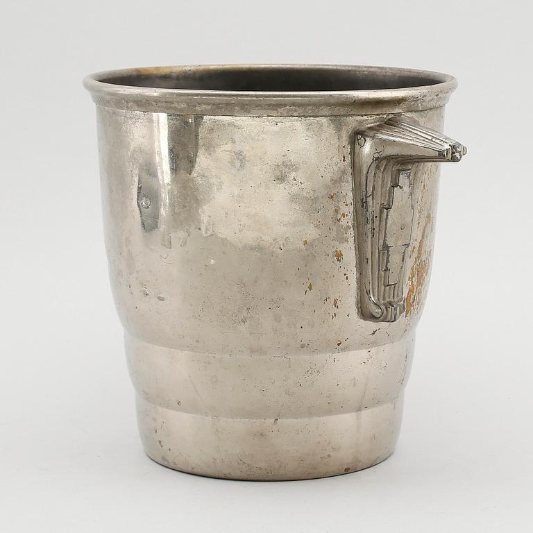 CHAMPAGNEKYLARE, försilvrad mässing, 1900-talets första hälft.