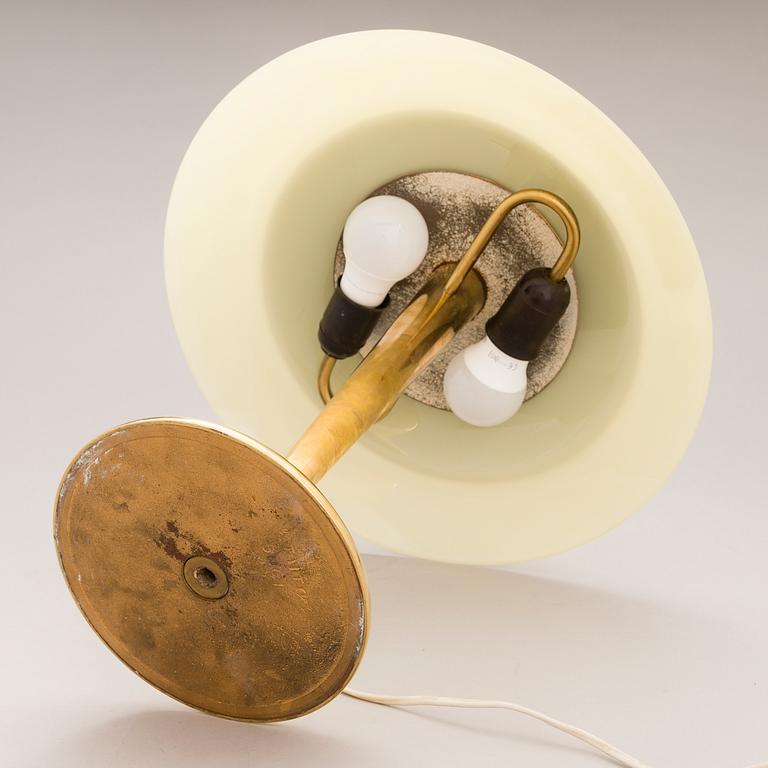 PAAVO TYNELL, a mid 20th century' 5061' table lamp for Taito.