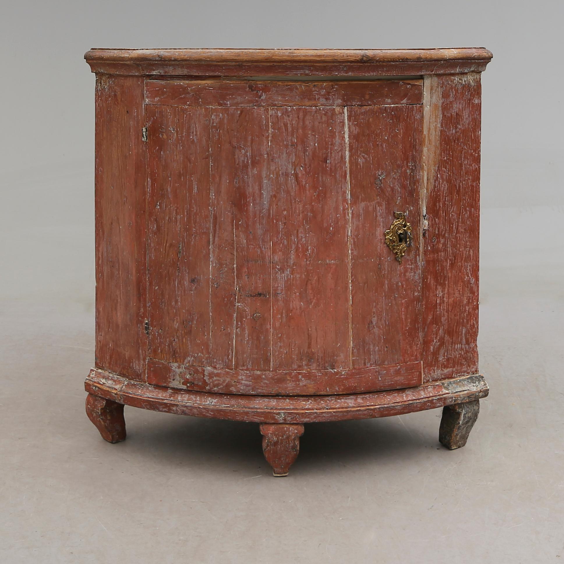 HÖRNSKÄNK, rokoko, 1700-tal.