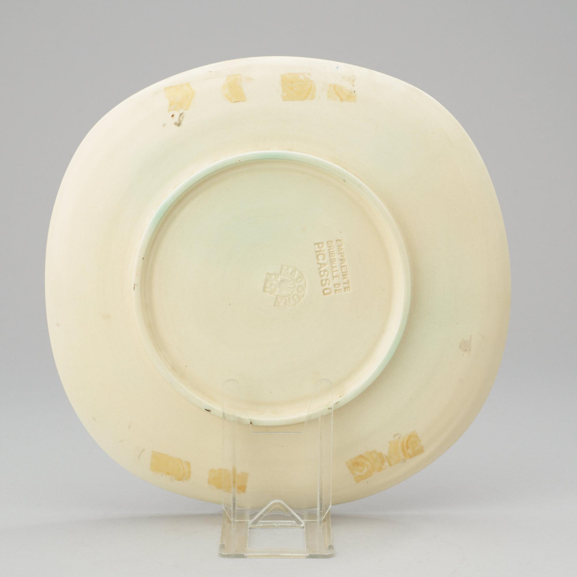 A Pablo Picasso faience dish, 'Bouquet à la pomme', Vallauris, France.